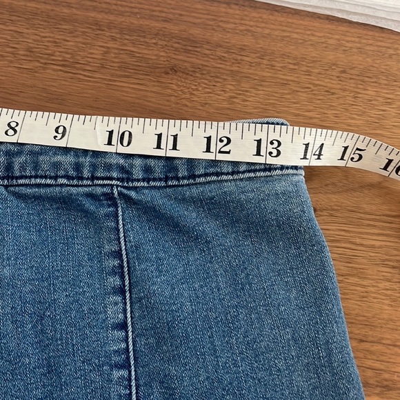 NWOT H&M 
Excellent Condition
Size 8
Color Blue. Zips on Side.
#643 - Picture 5 of 6